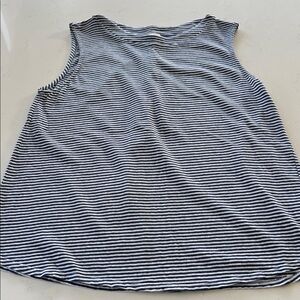 Vineyard Vines Women's Navy and White Striped Tank Top Size: M NWOT ✨